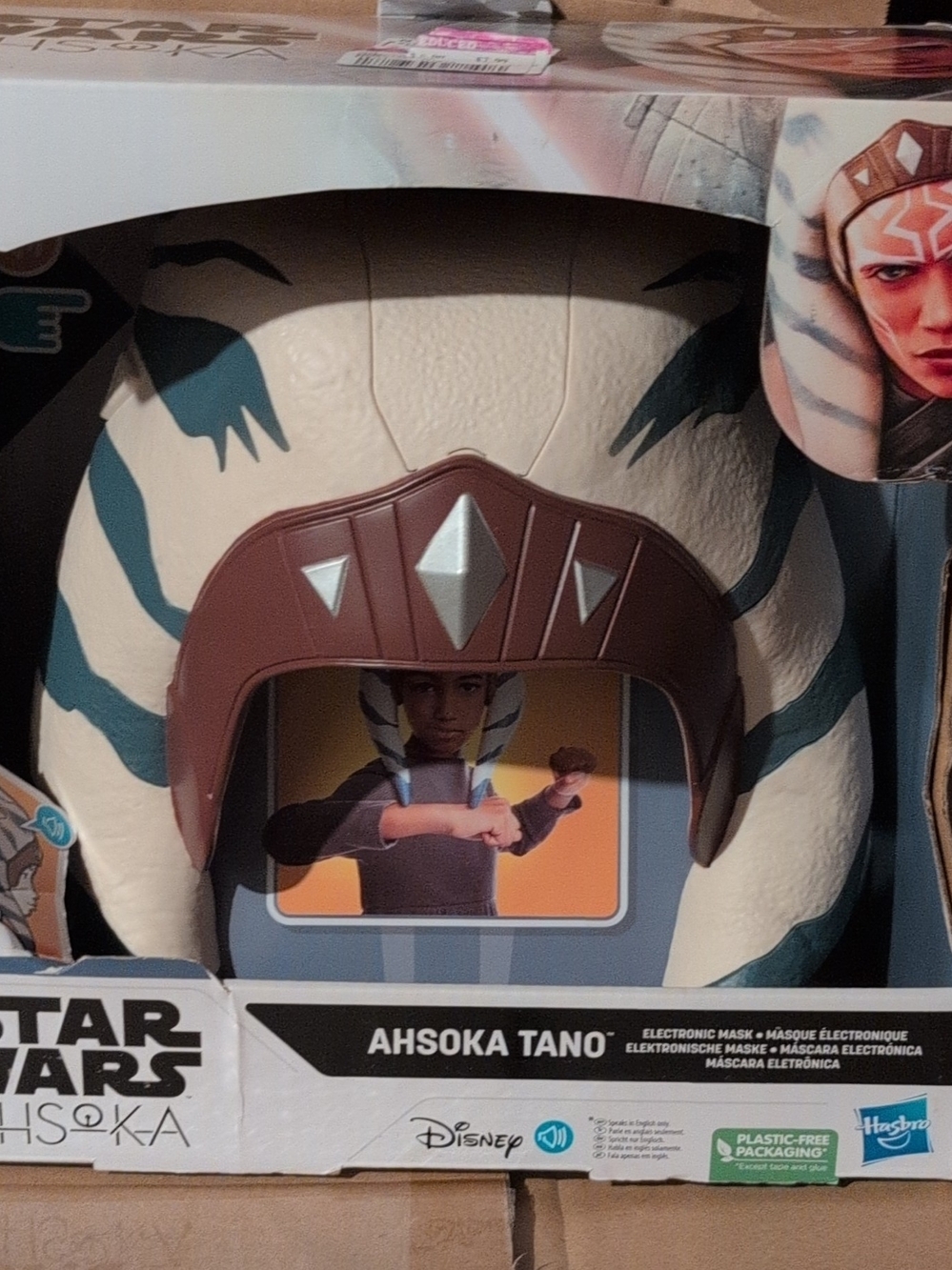 Star Wars Ahsoka Tano Electronic Mask in White, Teal & Brown